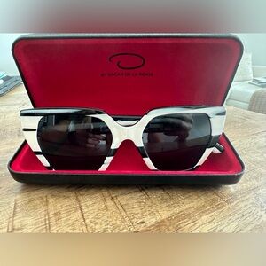 Chic Black and White Oscar de la Renta Sunglasses

51mm Cat eye Sunglasses